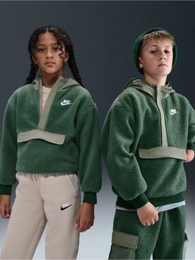 Nike Sportswear Club Fleece
Big Kids' Loose 1/4-Zip Hoodie - Large